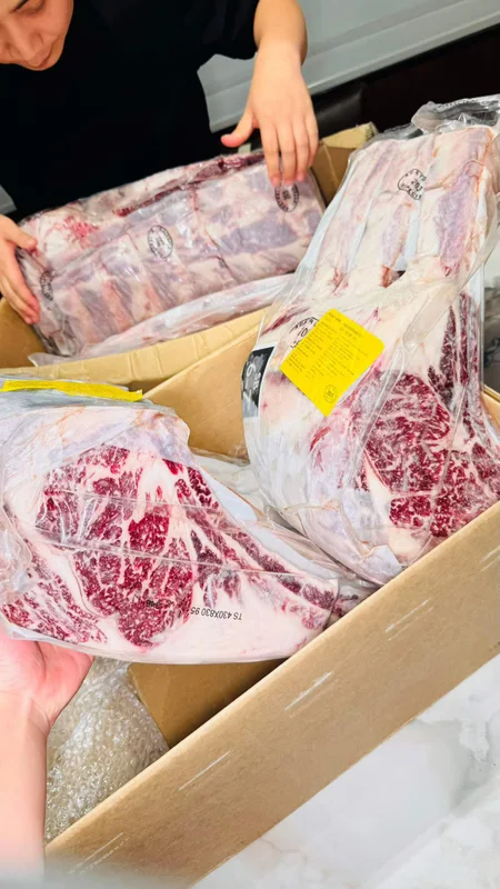 PURE WAGYU · 203 · Tomahawk · Carton