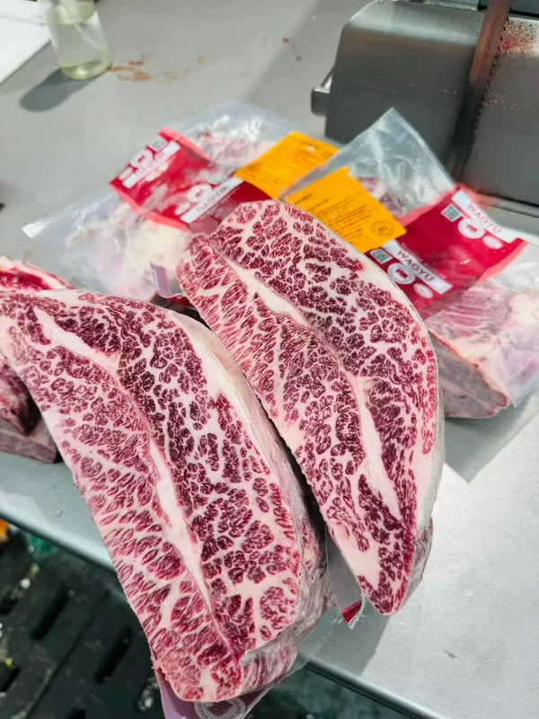 SANCHOKU · Boneless short ribs · Red-label Wagyu line · Actual cut face