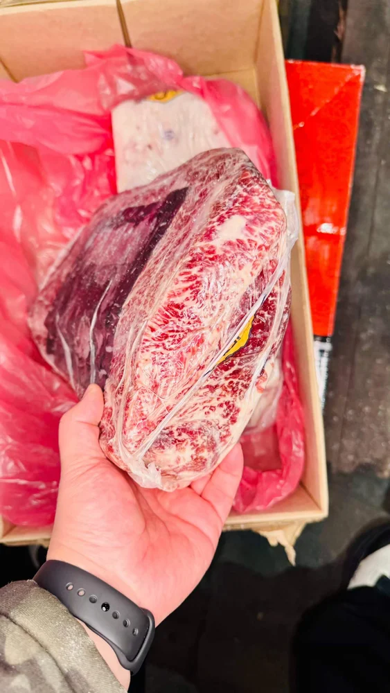 JOHN DEE · F1–PB WAGYU MB9+ · archive view 1